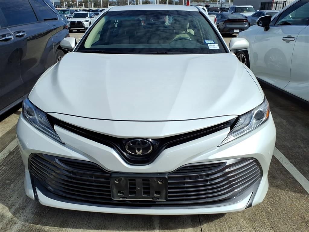 Used 2018 Toyota Camry XLE image 3