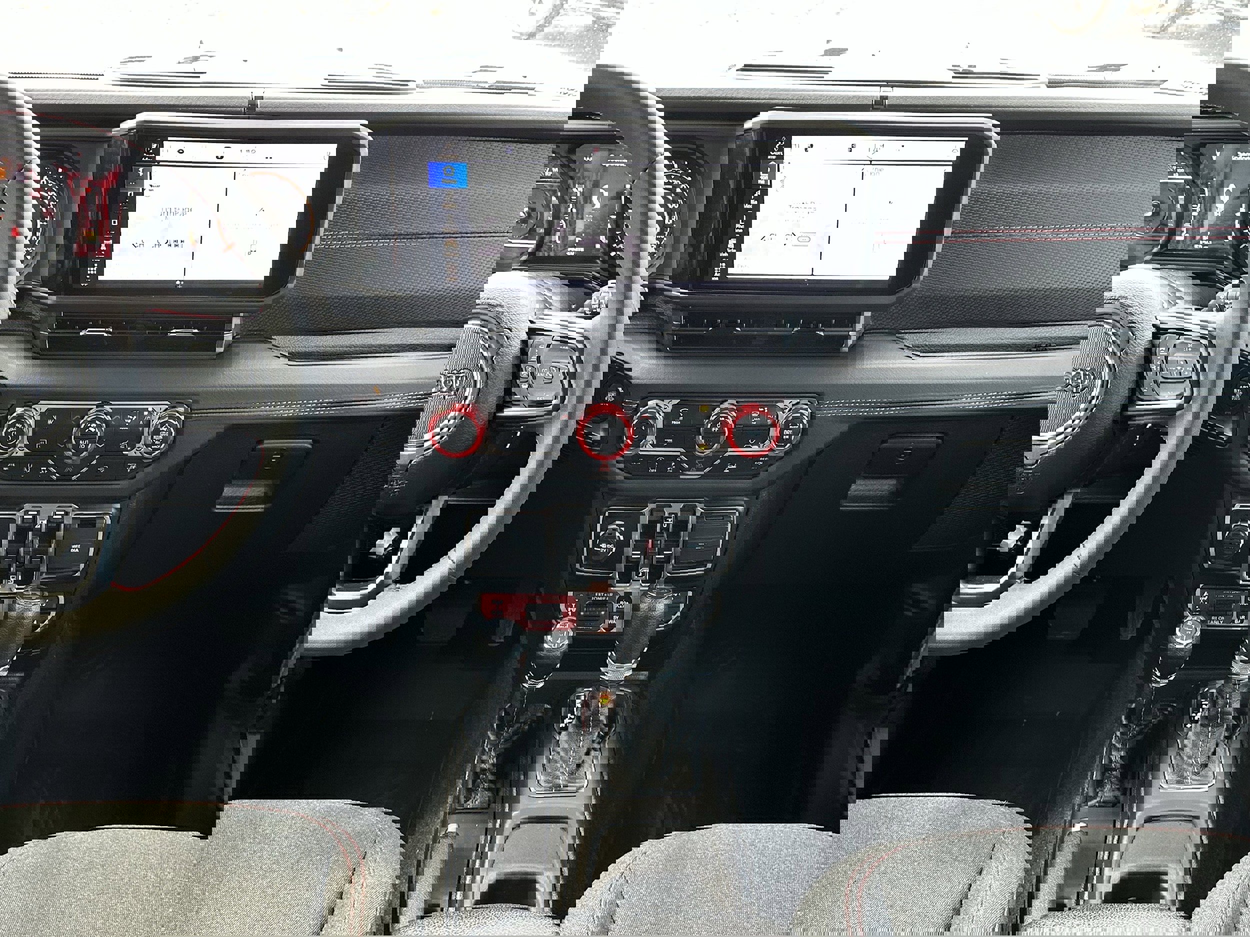 Used 2024 Jeep Wrangler Unlimited Rubicon w/ XTREMEE 35" Tire Package image 15