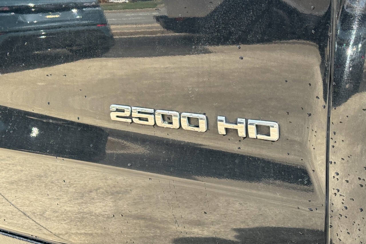 Used 2019 GMC Sierra 2500 SLT w/ Duramax Plus Package AWD/4WD image 11