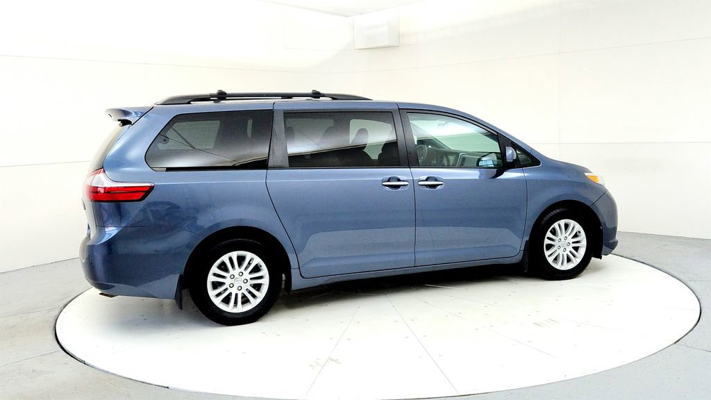 Used 2017 Toyota Sienna XLE FWD image 6