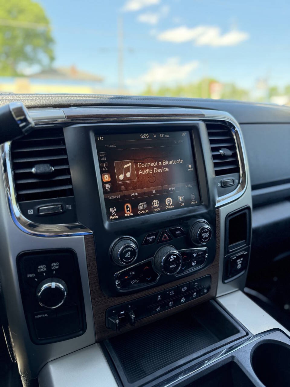 Used 2014 RAM 3500 Laramie AWD/4WD image 25