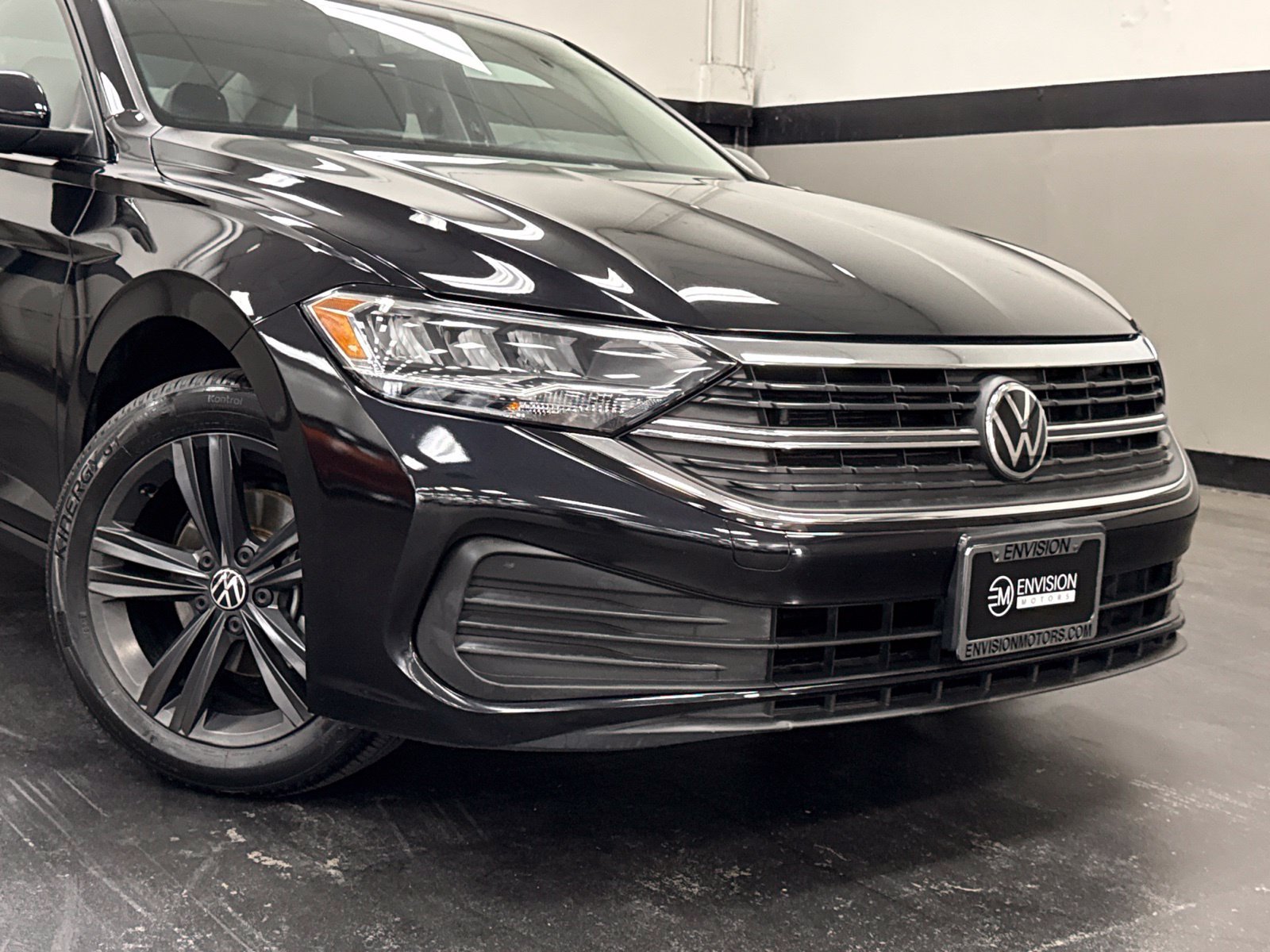 Used 2022 Volkswagen Jetta SE w/ Panoramic Sunroof Package FWD image 3