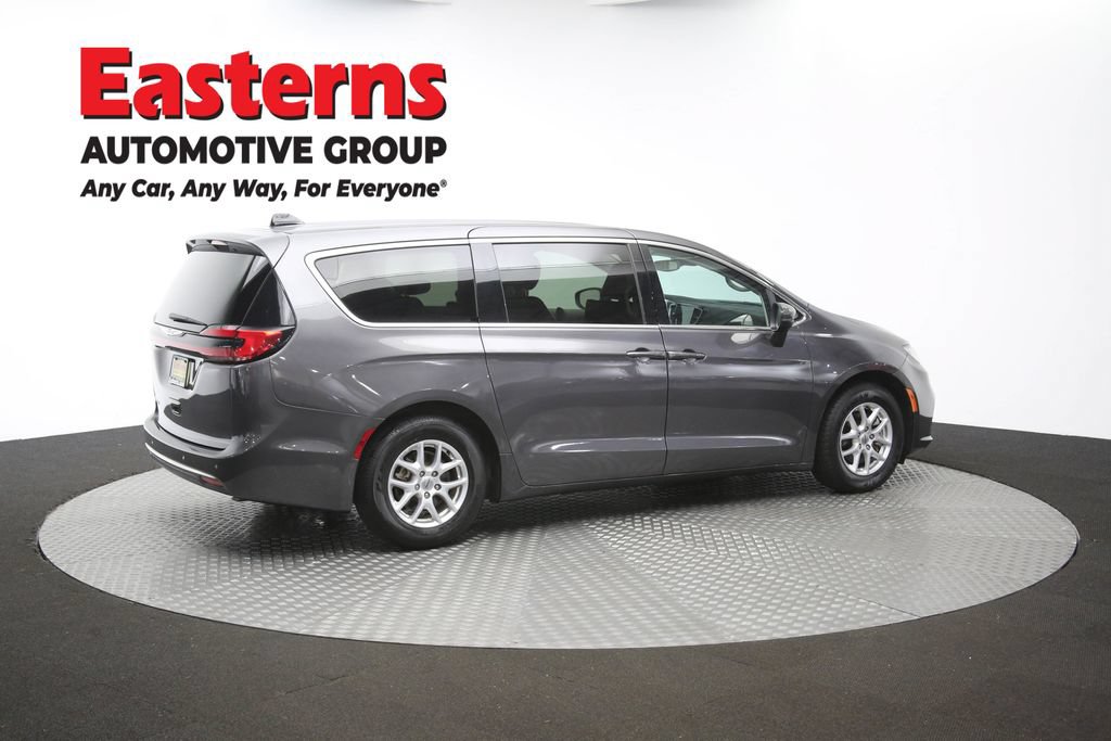 Used 2023 Chrysler Pacifica Touring-L FWD image 43