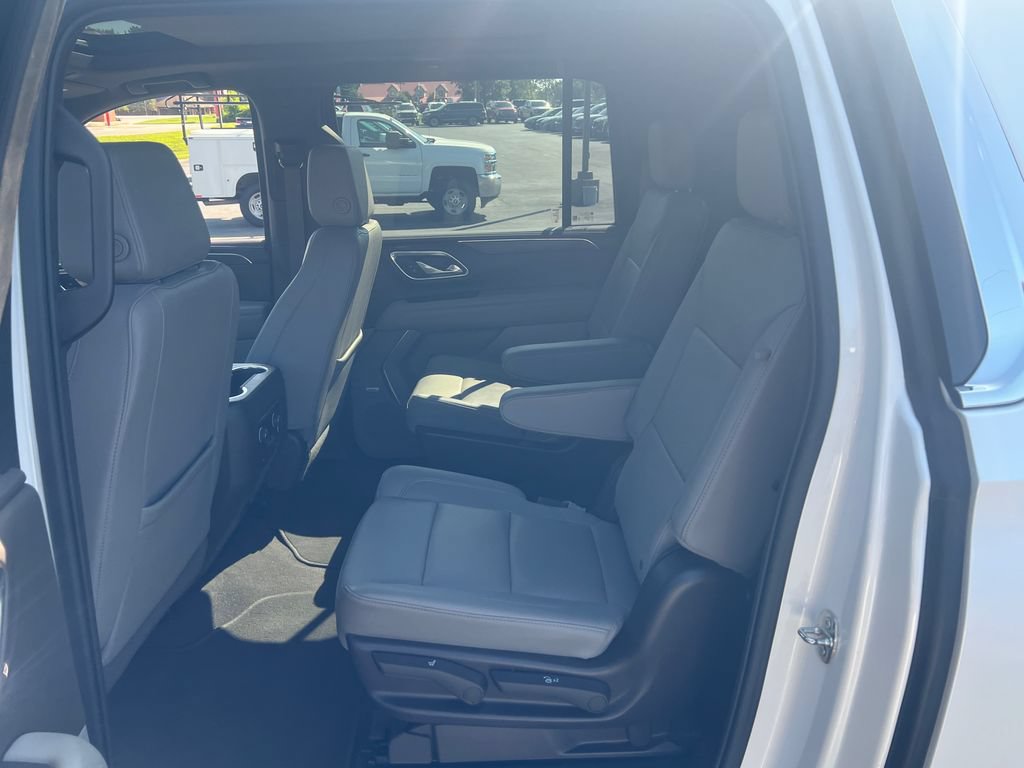 Used 2022 Chevrolet Suburban LT w/ Luxury Package AWD/4WD image 22