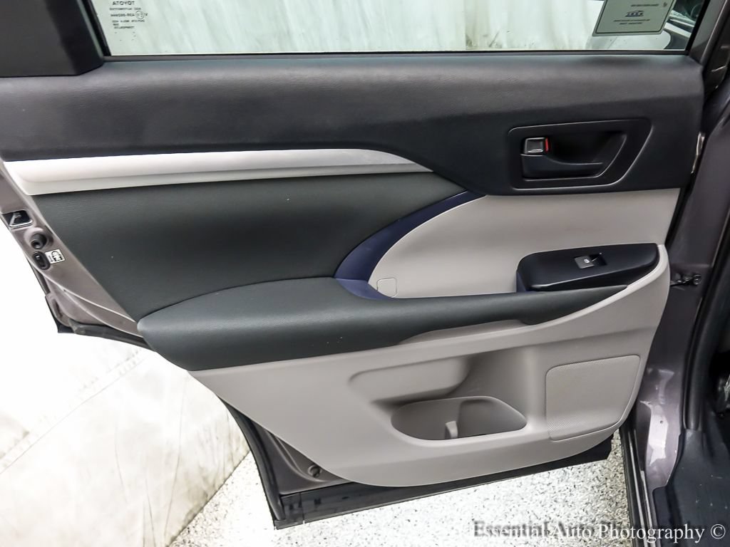Used 2019 Toyota Highlander LE AWD/4WD image 20