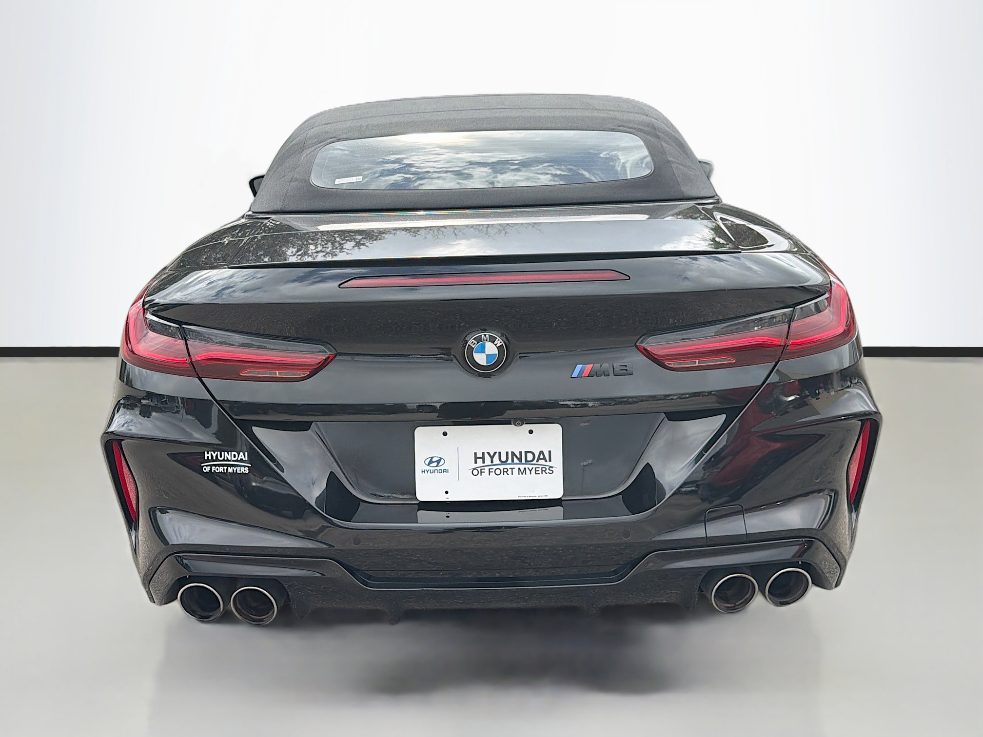 Used 2020 BMW M8 Convertible w/ Driving Assistance Package image 4