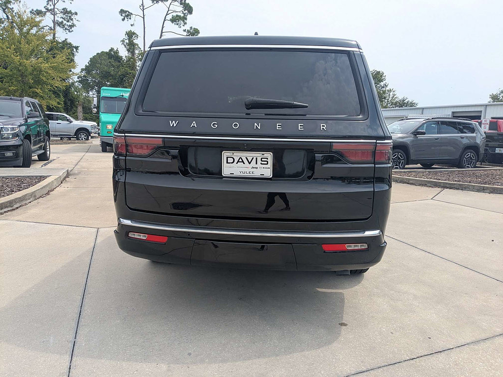 Certified 2025 Jeep Wagoneer L Series II w/ 8-pass Seating Package AWD/4WD image 4