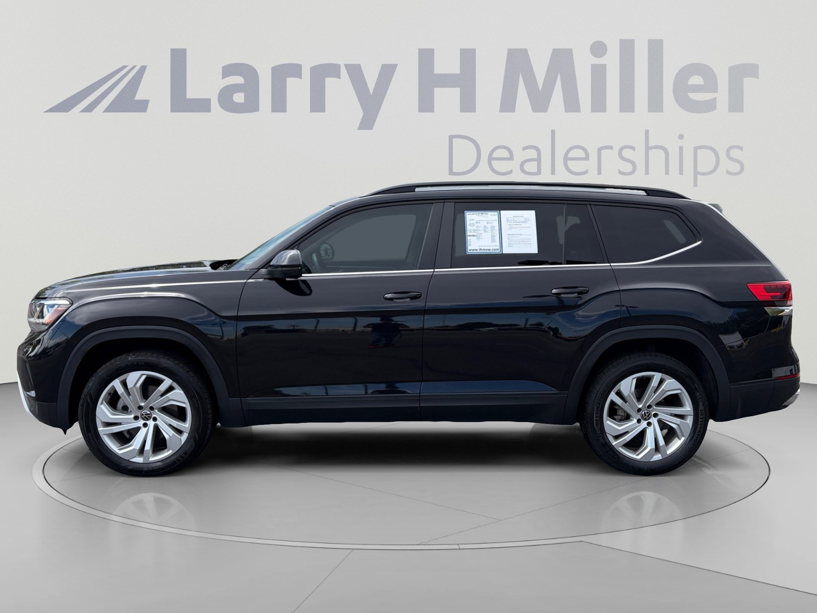 Used 2023 Volkswagen Atlas SE AWD/4WD image 2