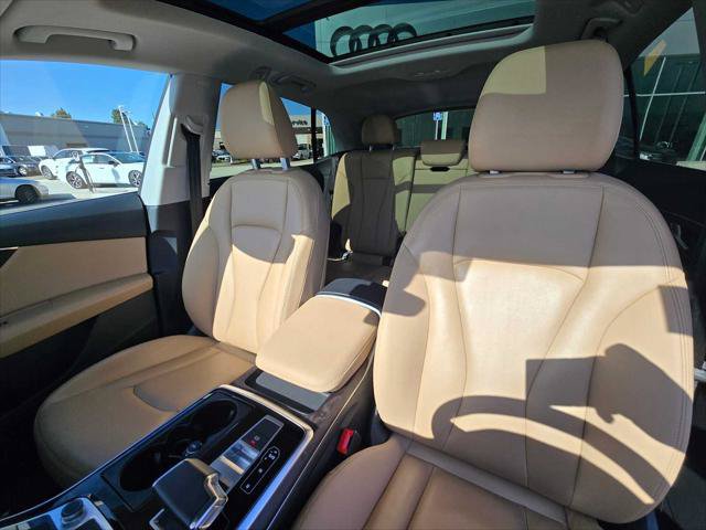 Used 2023 Audi Q8 Premium w/ Convenience Package AWD/4WD image 21