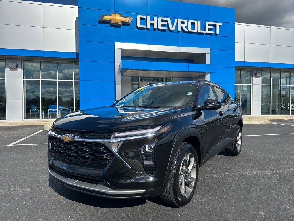 Used 2024 Chevrolet Trax LT w/ Sunroof Package image 1