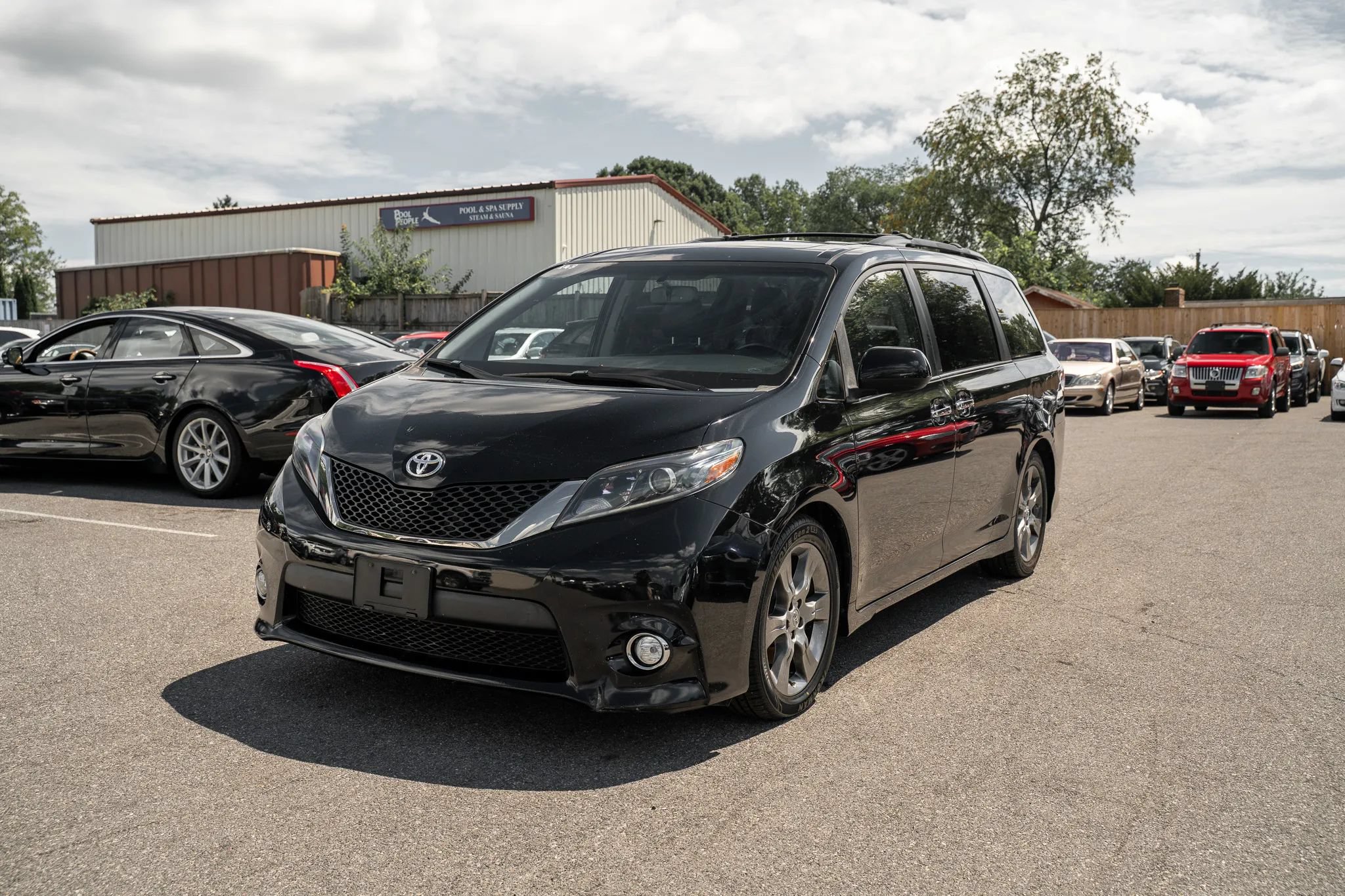 Used 2015 Toyota Sienna SE FWD image 5