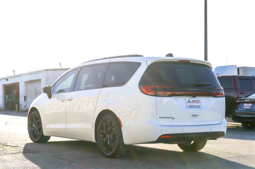 New 2026 Chrysler Pacifica Select w/ S Appearance Package image 5