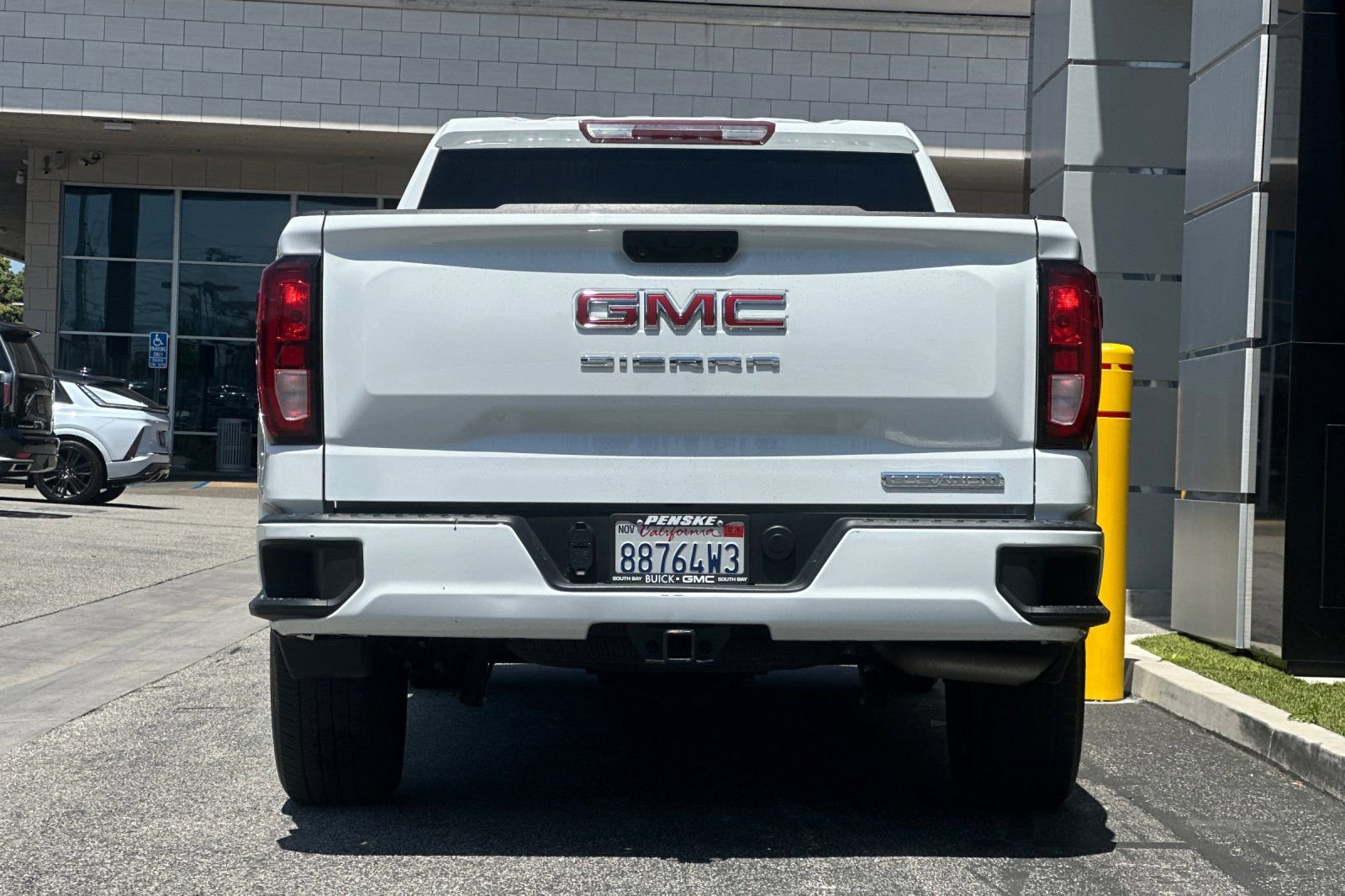 Used 2023 GMC Sierra 1500 Elevation AWD/4WD image 5