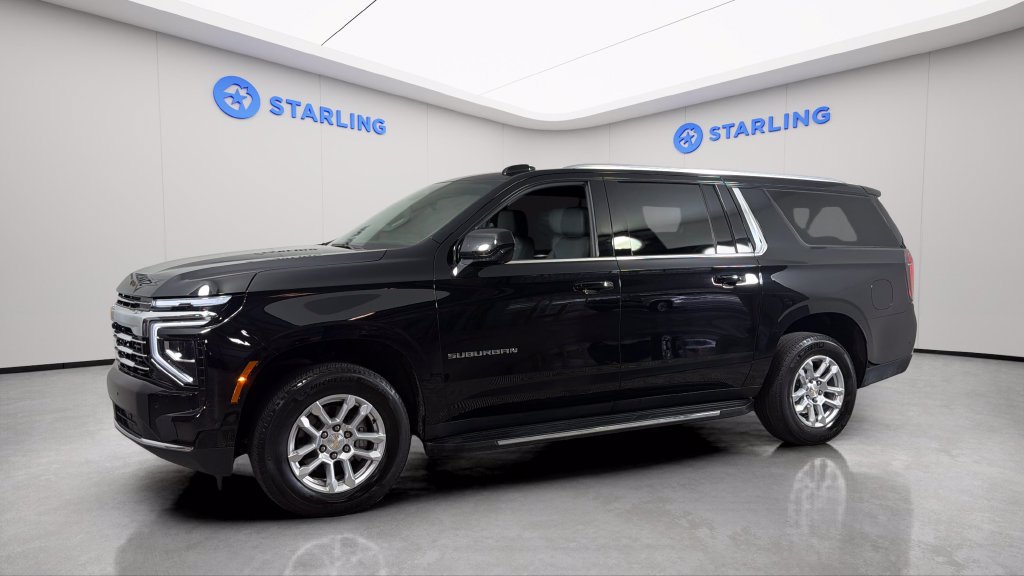Certified 2025 Chevrolet Suburban LT AWD/4WD image 2