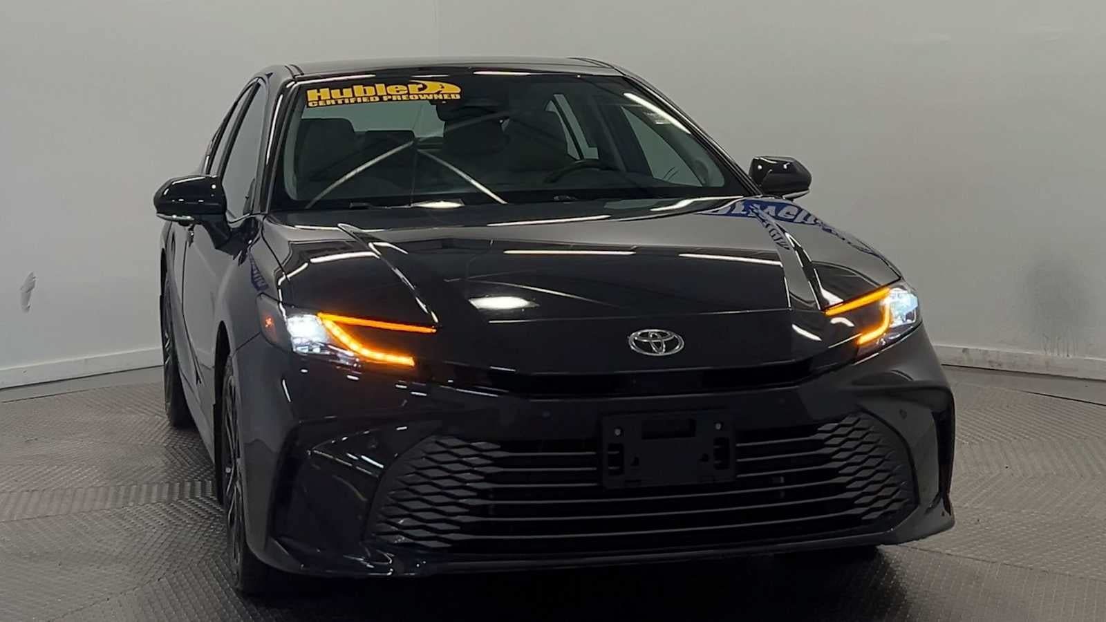 Used 2025 Toyota Camry XLE w/ Premium Plus Package AWD/4WD image 2