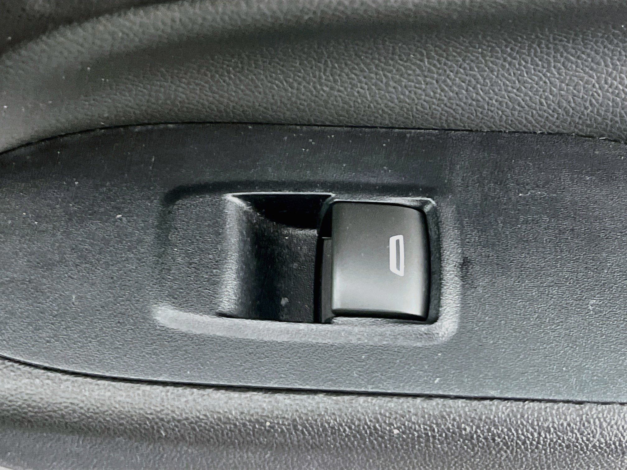 Used 2018 Chevrolet Equinox LT FWD image 31