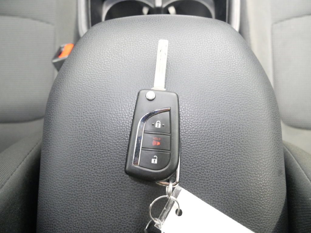 Used 2025 Toyota RAV4 LE AWD/4WD image 28