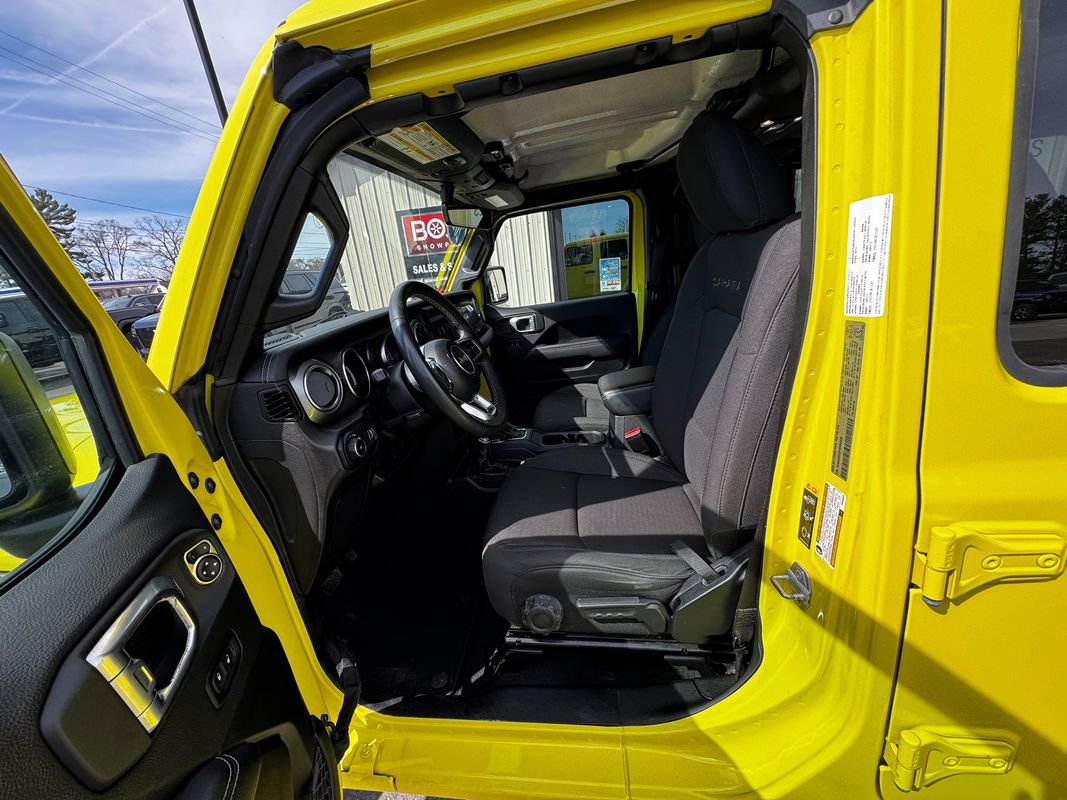Used 2023 Jeep Wrangler Unlimited Sahara AWD/4WD image 9