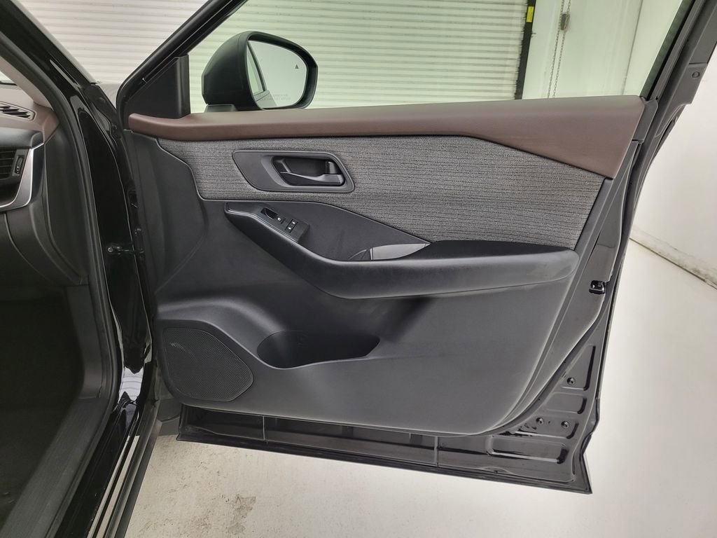 Used 2023 Nissan Rogue S FWD image 28