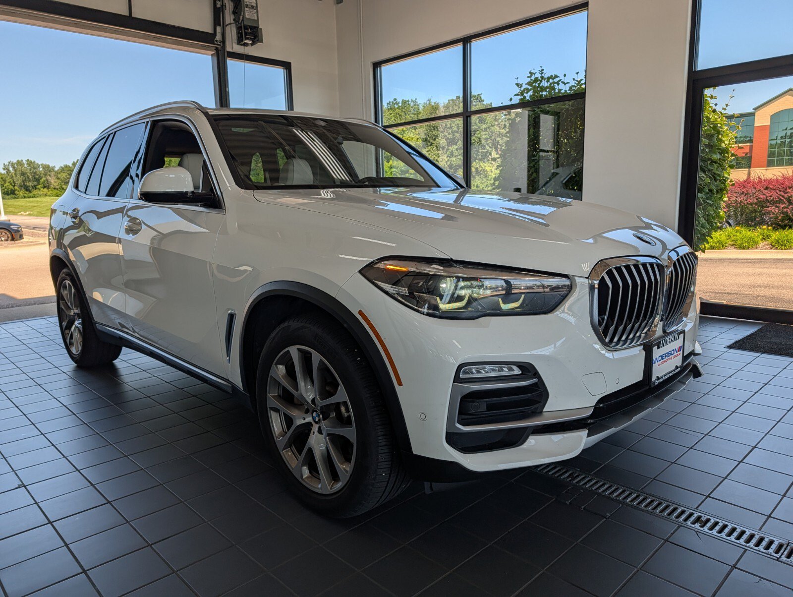 Used 2021 BMW X5 xDrive40i w/ Premium Package AWD/4WD image 1