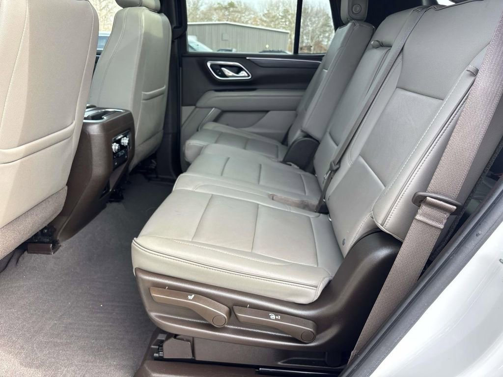 Used 2021 GMC Yukon SLT w/ SLT Premium Package image 12
