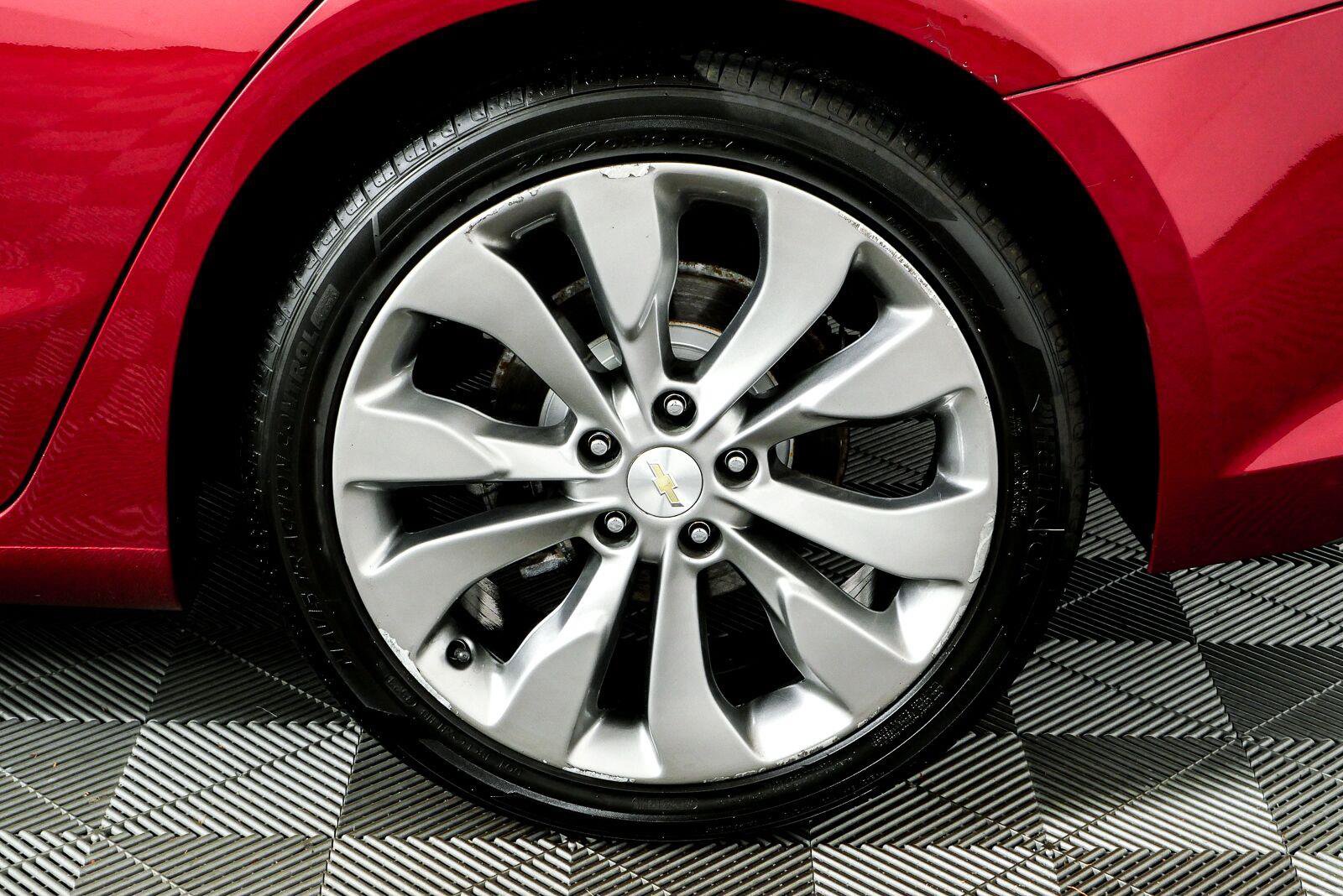 Used 2017 Chevrolet Malibu Premier w/ Premier Sun and Wheel Package FWD image 38