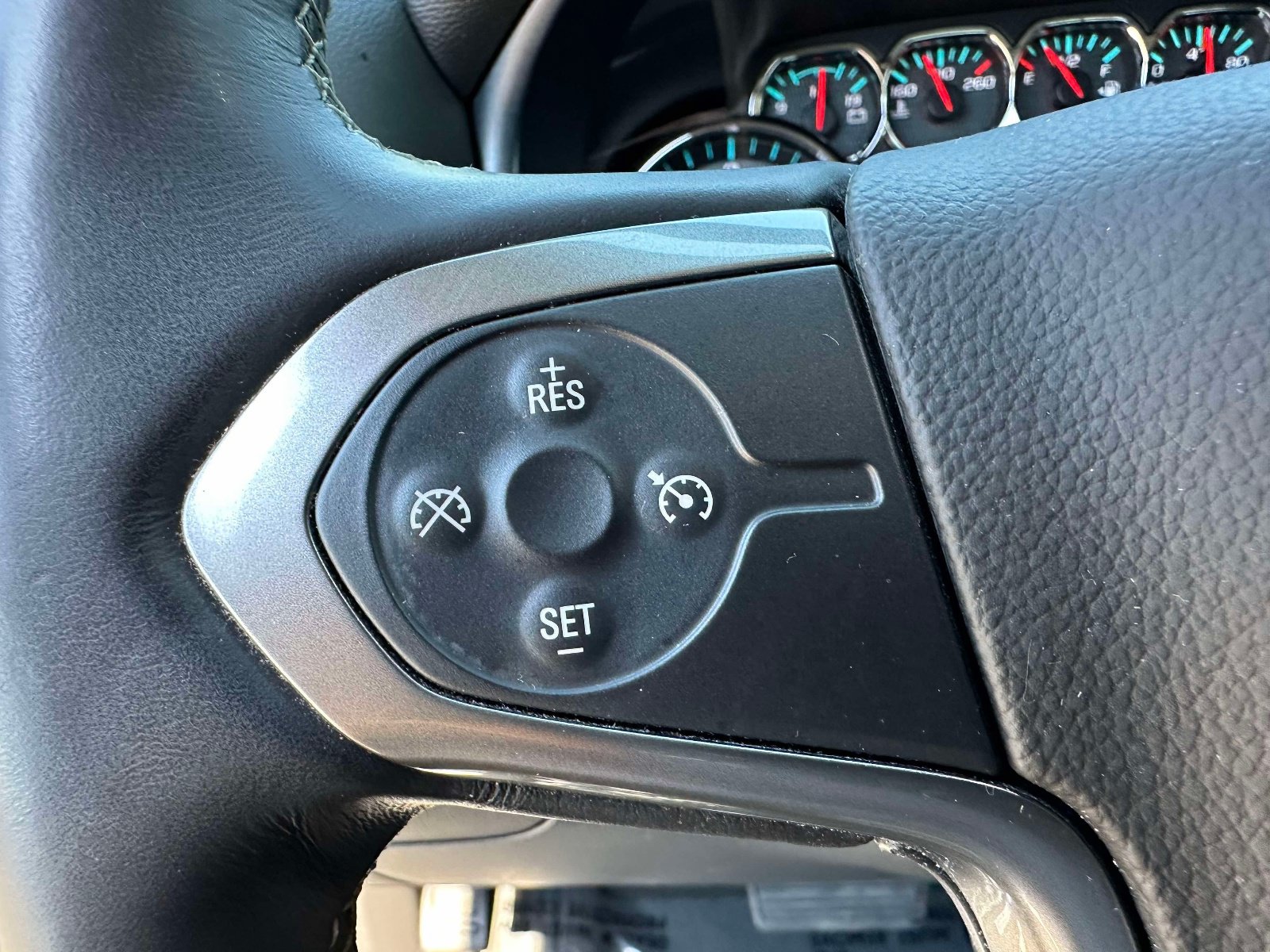 Used 2018 Chevrolet Silverado 1500 LT AWD/4WD image 15