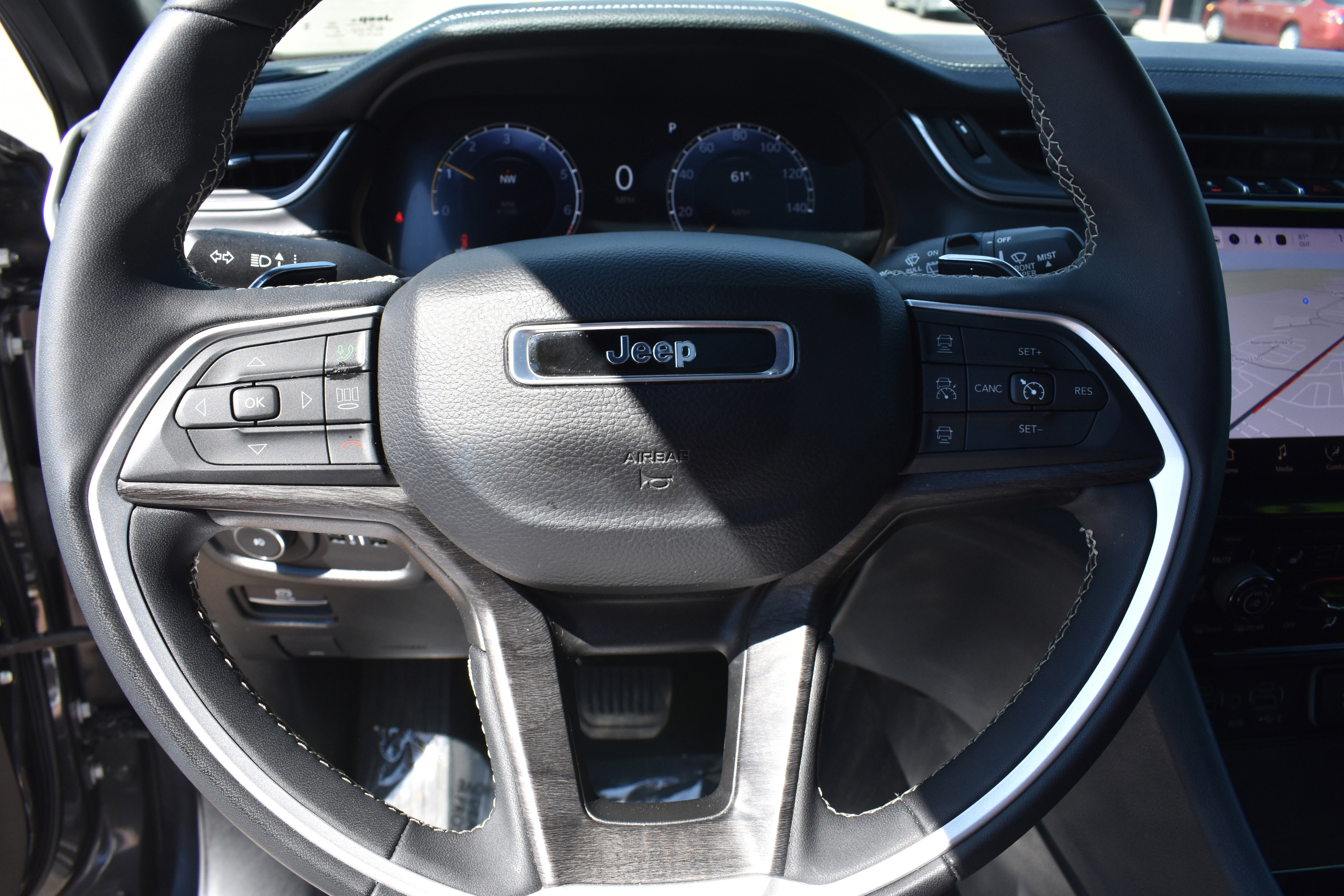 Used 2024 Jeep Grand Cherokee L Limited w/ Luxury Tech Group II image 13