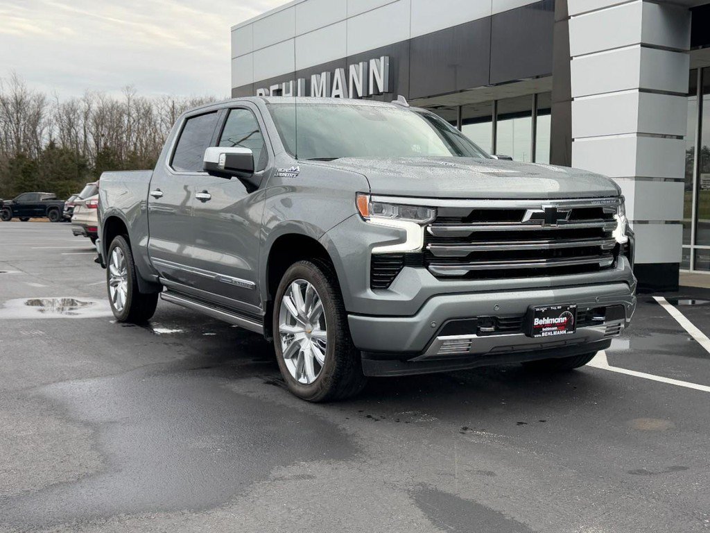 Used 2025 Chevrolet Silverado 1500 High Country w/ Technology Package AWD/4WD image 2