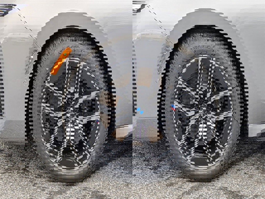 New 2025 BMW 740i xDrive w/ Premium Package image 7