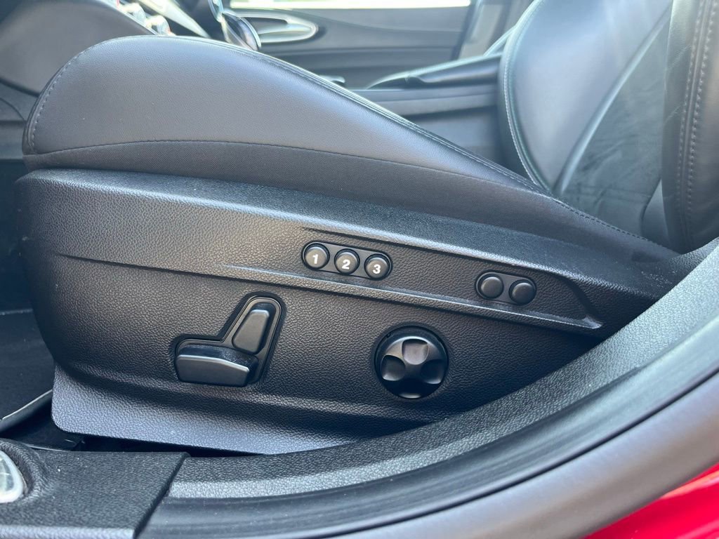 Used 2018 Alfa Romeo Giulia Quadrifoglio w/ Driver Assist Dynamic Package RWD image 26