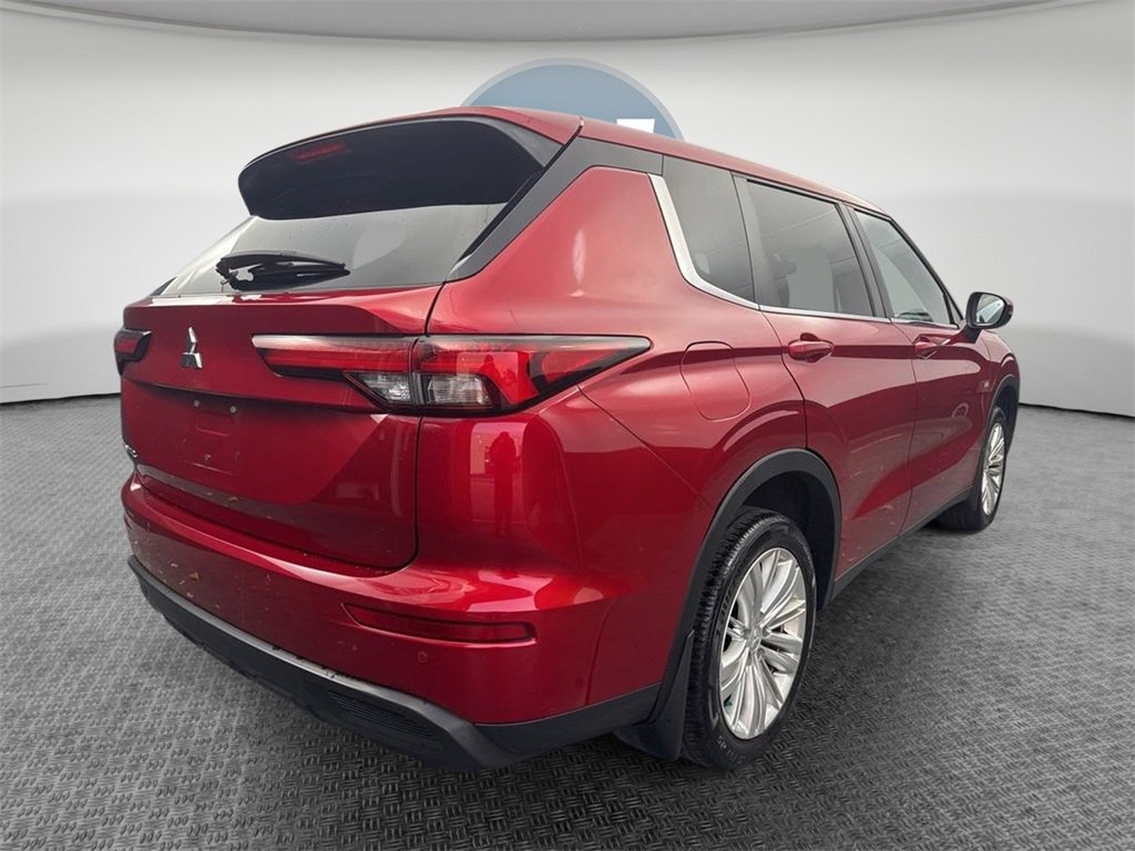 Used 2022 Mitsubishi Outlander ES image 3
