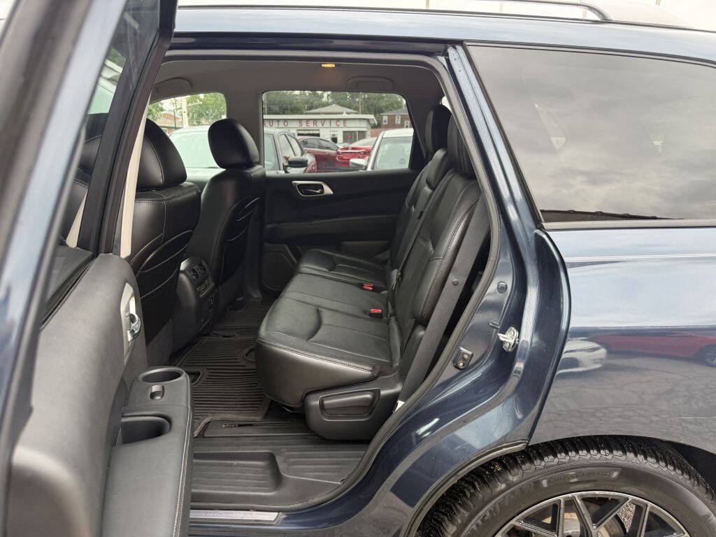 Used 2013 Nissan Pathfinder Platinum AWD/4WD image 23