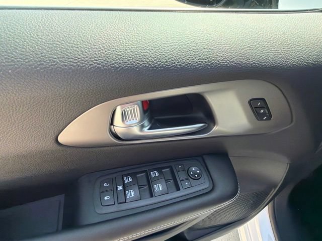 New 2027 Chrysler Pacifica Select FWD image 13