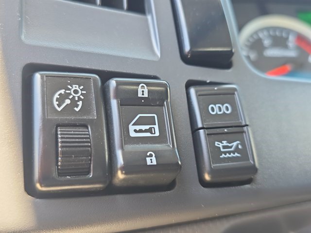 Used 2023 Isuzu NPR RWD image 18
