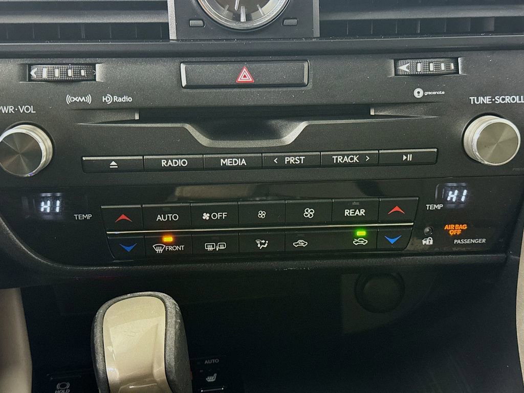 Used 2019 Lexus RX 350L FWD w/ Accessory Package image 19