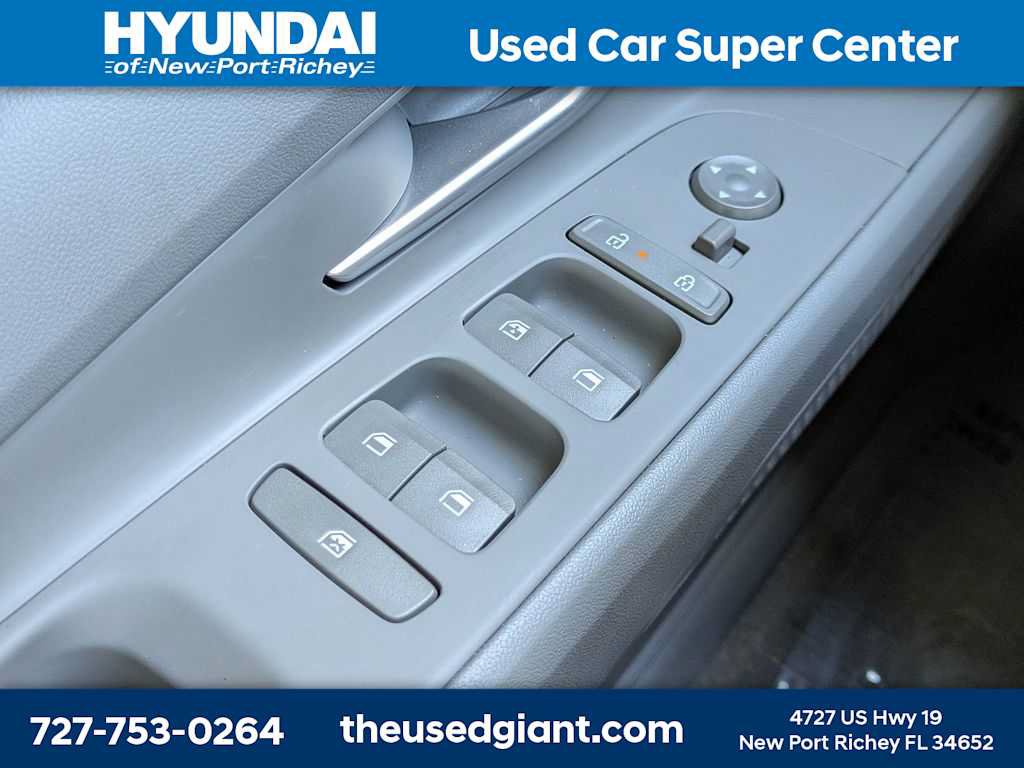 Certified 2025 Hyundai Elantra SEL FWD image 27