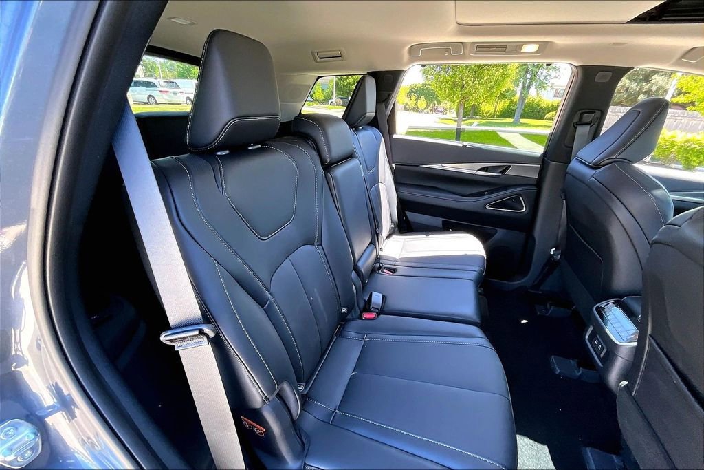 Certified 2026 INFINITI QX60 Luxe w/ Cargo Package AWD/4WD image 30