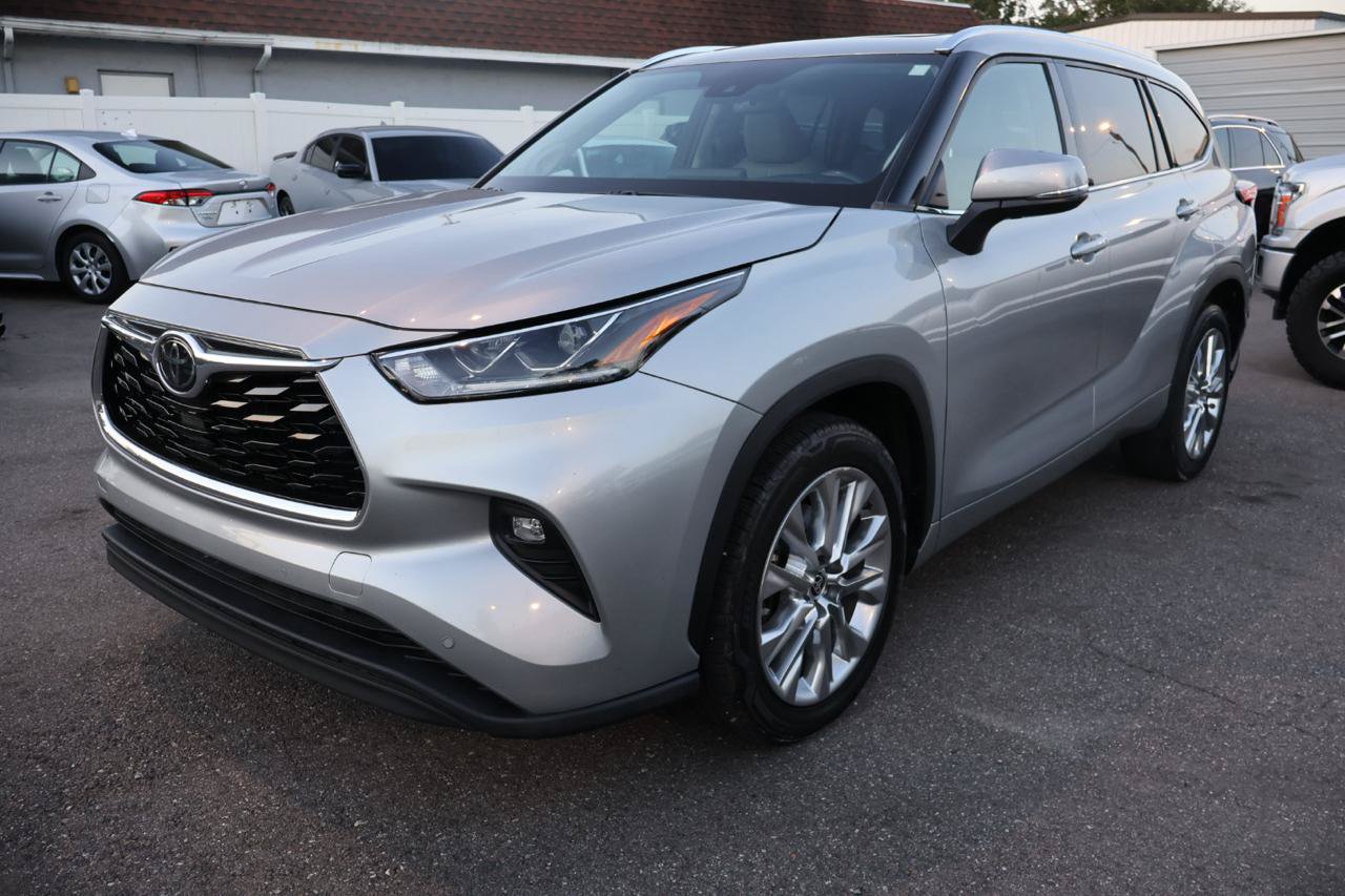 Used 2020 Toyota Highlander Limited FWD image 9