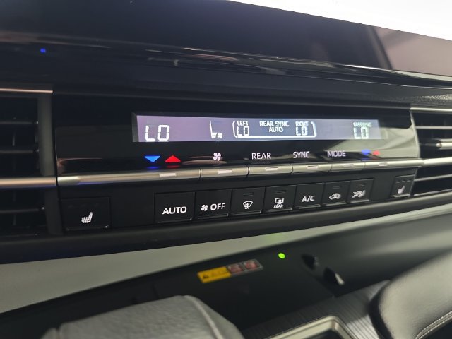 Certified 2025 Toyota Sienna XLE FWD image 19