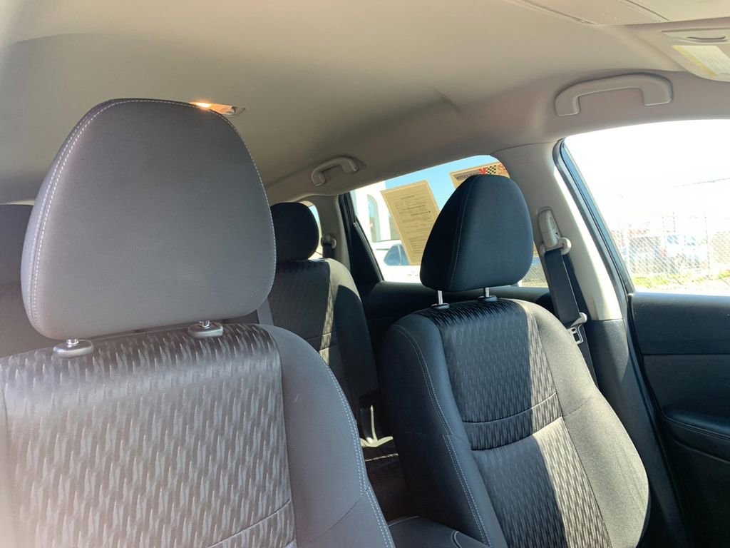 Used 2018 Nissan Rogue SV image 19