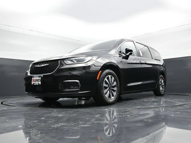 Used 2024 Chrysler Pacifica Limited FWD image 56