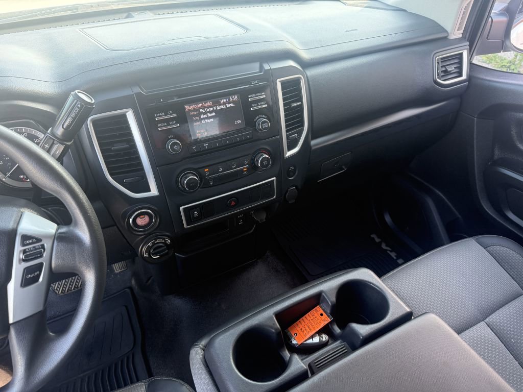 Used 2017 Nissan Titan S image 11