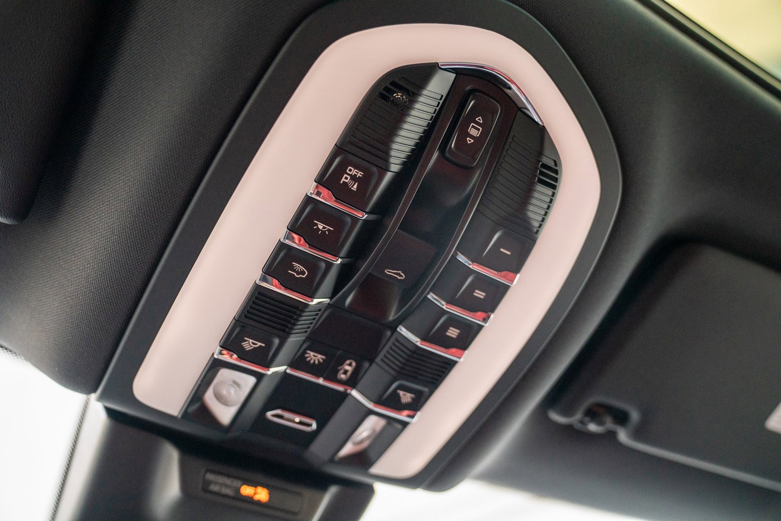 Certified 2025 Porsche Macan image 19