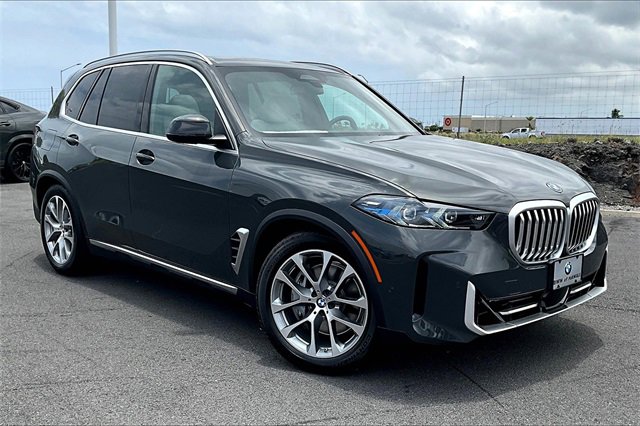 New 2026 BMW X5 xDrive50e w/ Premium Package image 2