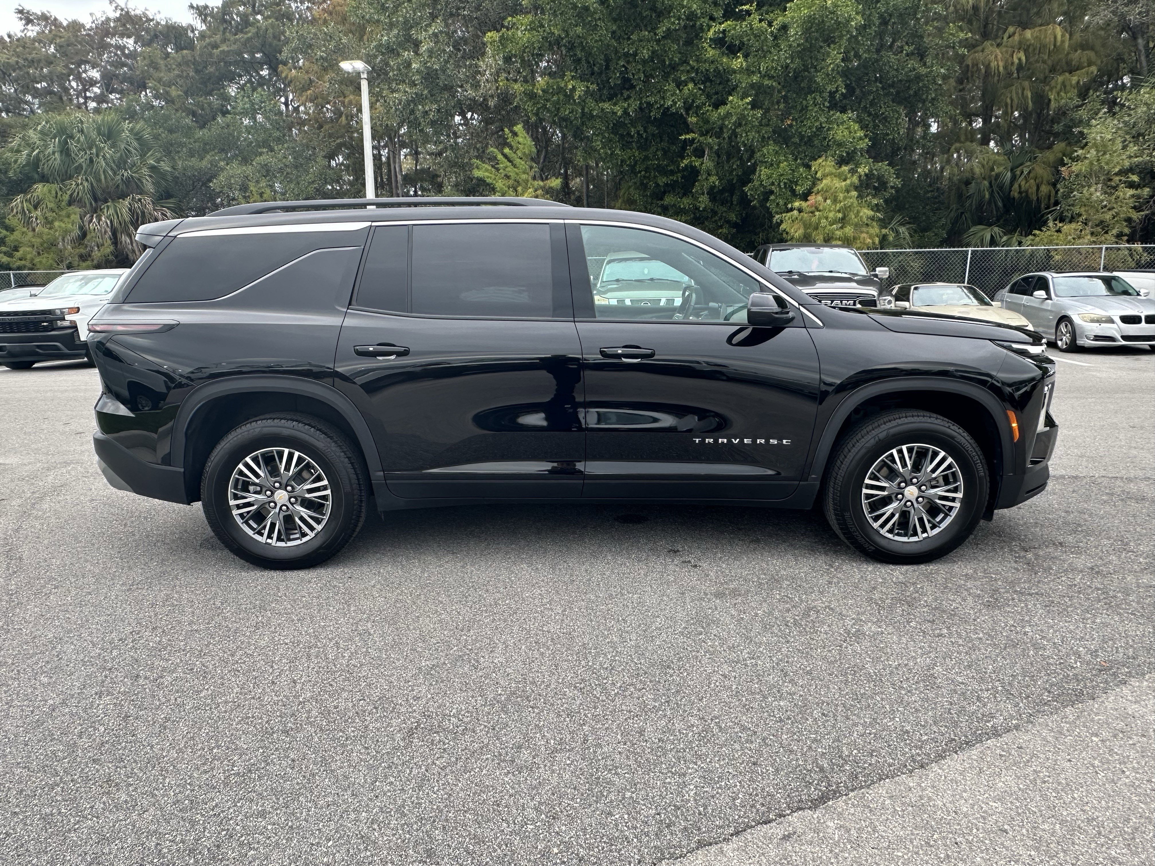 Certified 2025 Chevrolet Traverse LT image 11