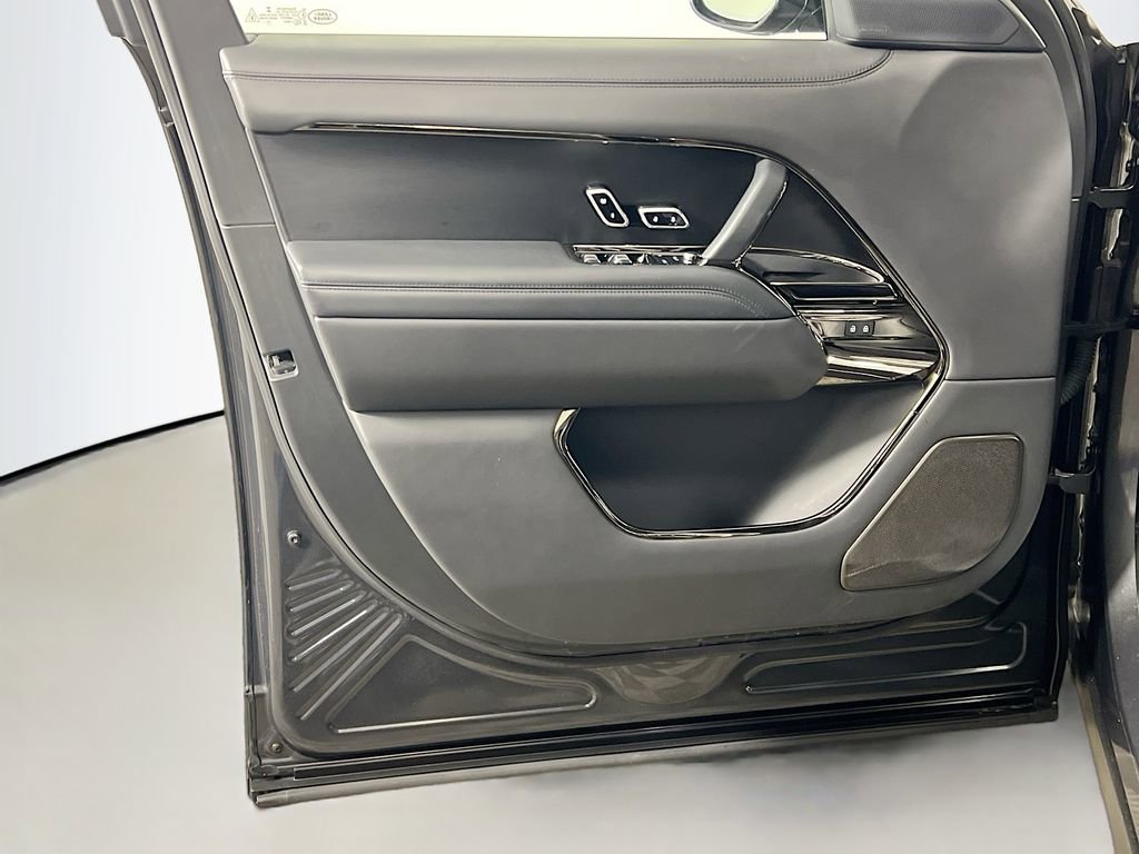 Used 2023 Land Rover Range Rover SV image 18