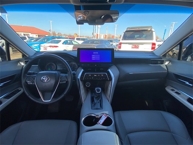 Used 2024 Toyota Venza XLE image 17