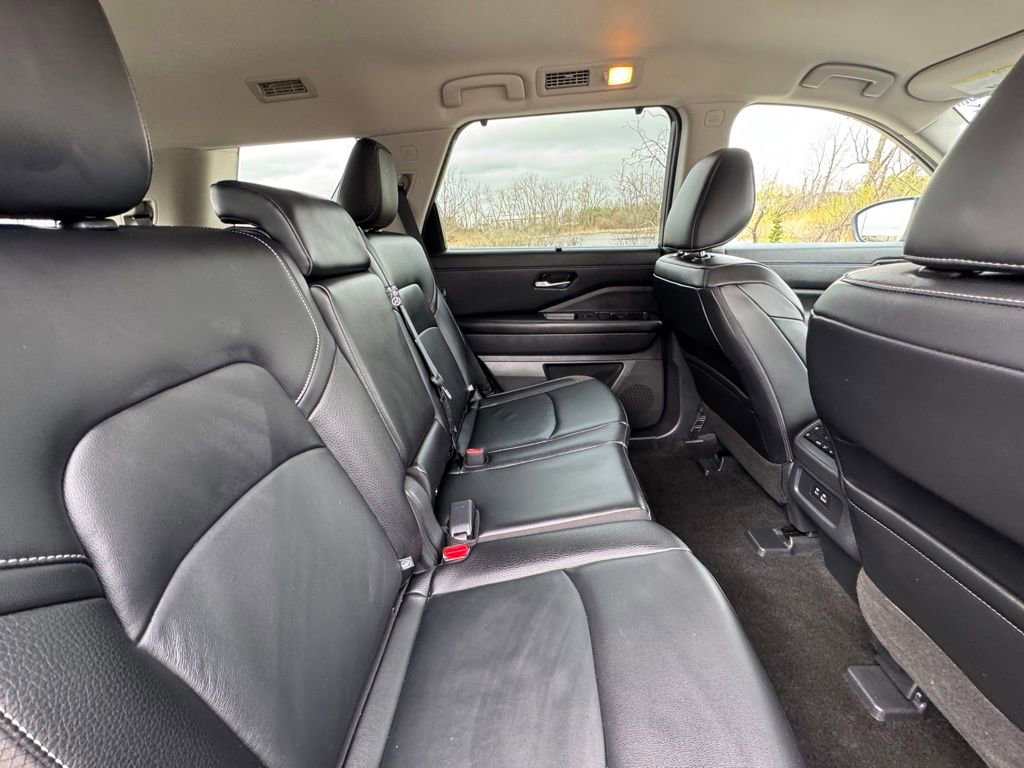 Certified 2025 Nissan Pathfinder SL image 26