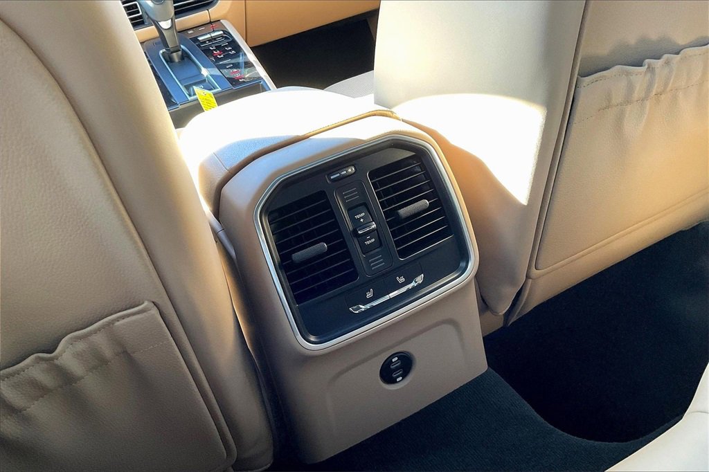 Used 2022 Porsche Macan image 10